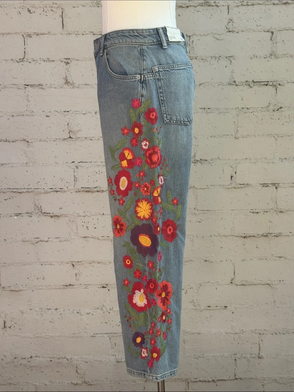 Free People We The Free Willow Floral Embroidered Jean Retrograde Blue Size 25 - Picture 10 of 16